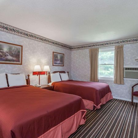 Travelodge By Wyndham Great Barrington Berkshires Екстер'єр фото
