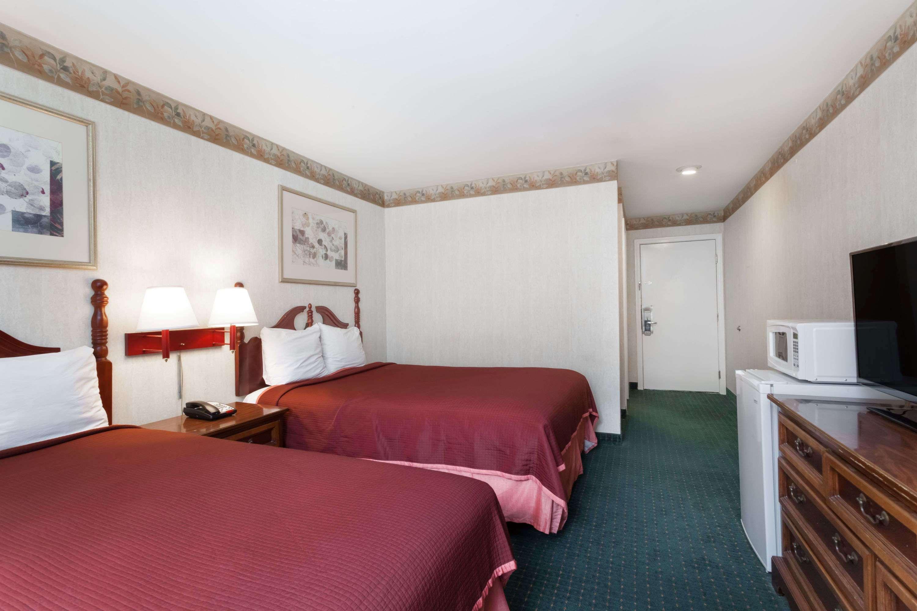 Travelodge By Wyndham Great Barrington Berkshires Екстер'єр фото