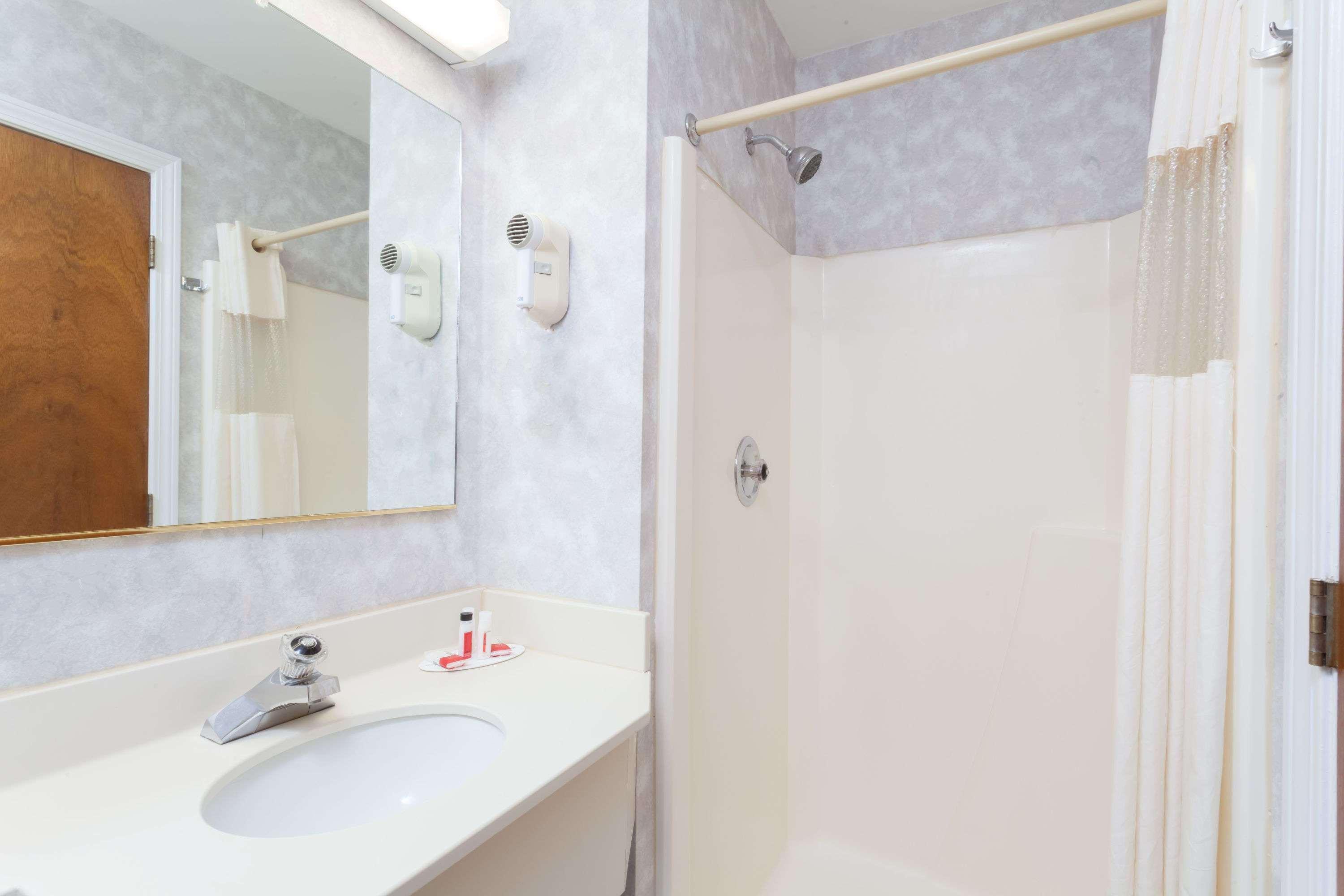 Travelodge By Wyndham Great Barrington Berkshires Екстер'єр фото