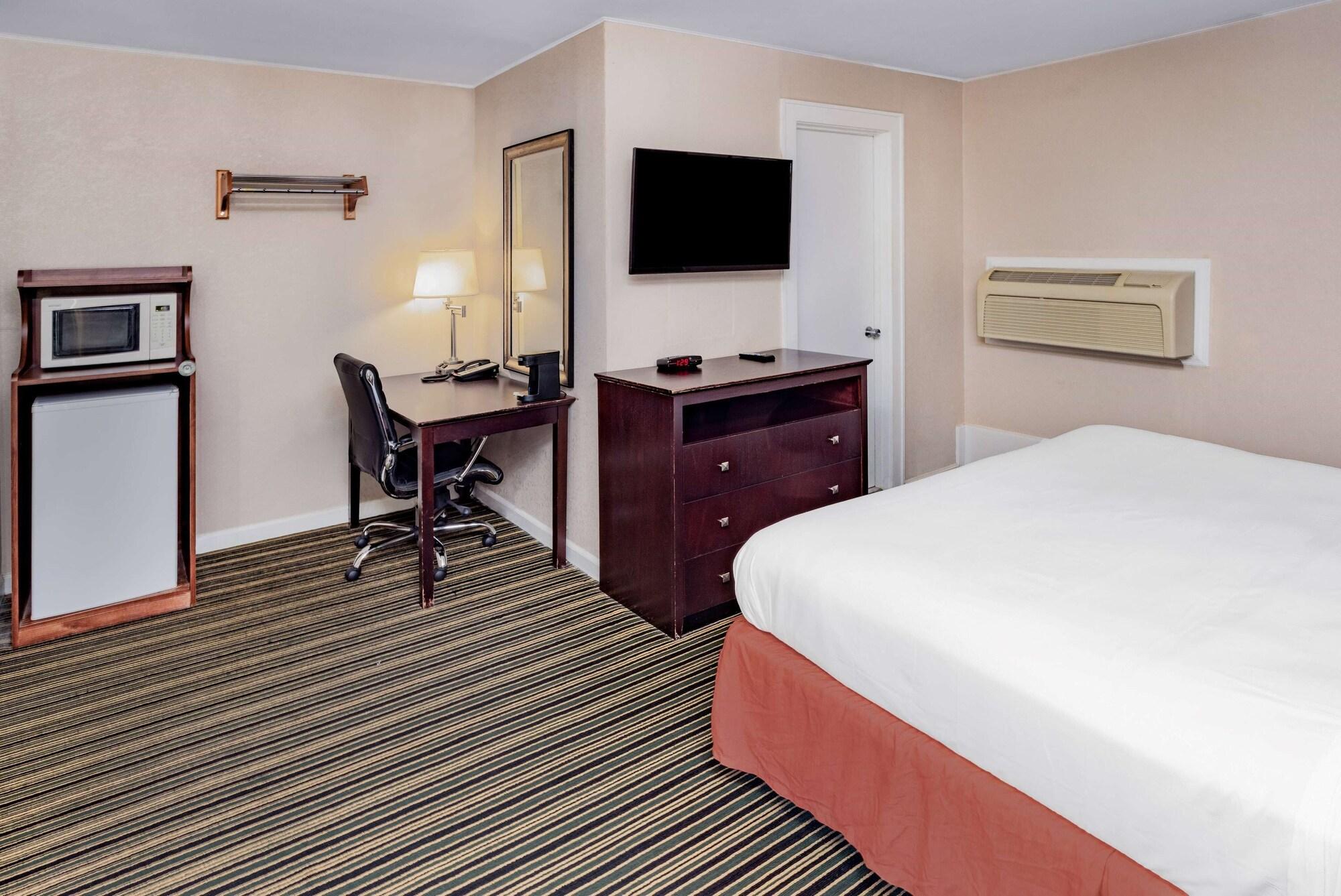 Travelodge By Wyndham Great Barrington Berkshires Екстер'єр фото